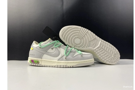 DM1602-114 Nike 4 Lot Low Dunk O-W 0205